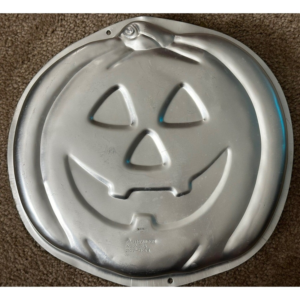 Wilton 1995 Halloween Jack O' Lantern Cake Pan Pumpkin Baking Mold 2105-3068